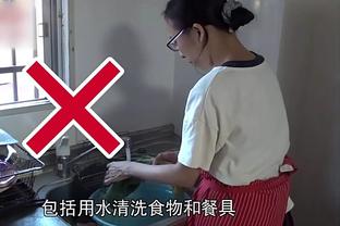 危险动作勿模仿！一C罗球迷为近距离接触C罗竟从候机厅二层跳下